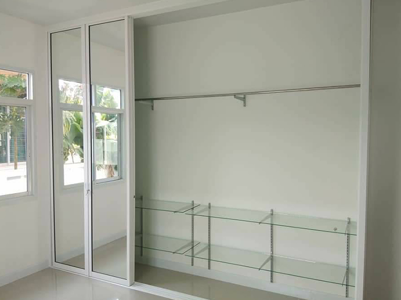 ตู้เสื้อผ้าบานเลื่อนกระจก