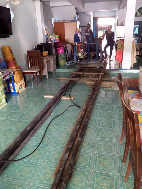 ตอกเสาเข็มหน้าบ้าน