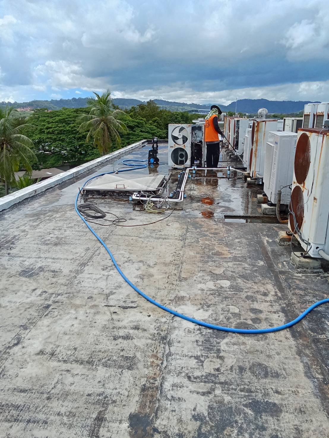 ตึกเก่ารื้อทำกันซึมใหม่