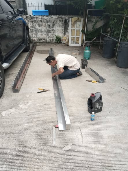 ช่างปราบ รางน้ำฝน — งานติดตั้งรางน้ำฝนบ้านพักอาศัย